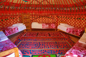  Happy Nomads Yurt Camp & Hostel  Каракол
